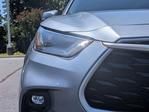 Used 2022 Toyota Highlander XLE FWD image 12