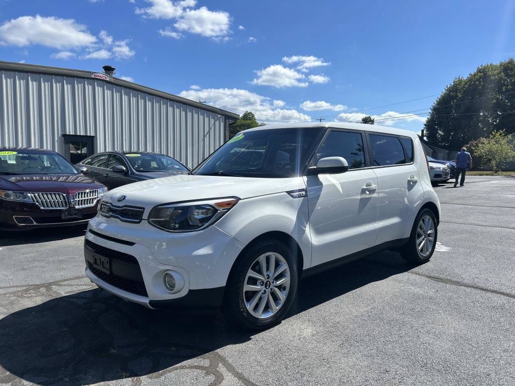 Used 2017 Kia Soul + FWD image 7