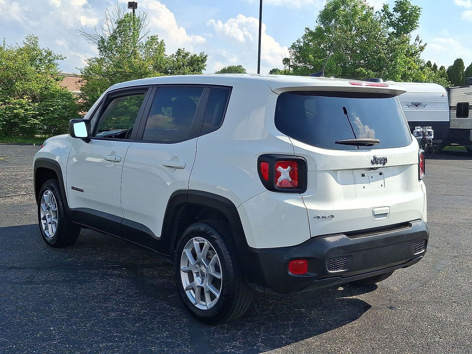 Used 2023 Jeep Renegade Latitude AWD/4WD image 21
