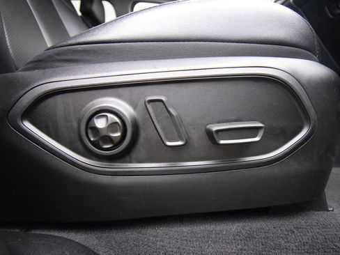 Used 2024 Jeep Grand Cherokee Limited w/ Luxury Tech Group II AWD/4WD image 28