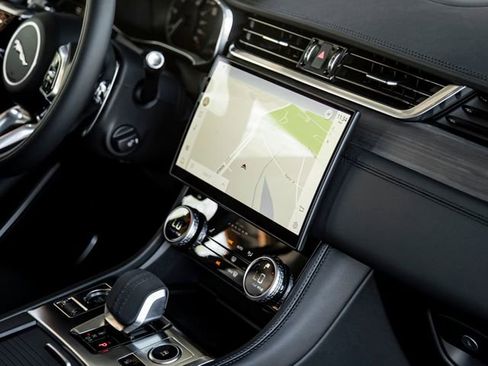 Used 2022 Jaguar F-PACE S image 30