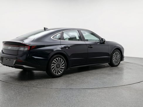 Used 2025 Hyundai Sonata SEL FWD image 9