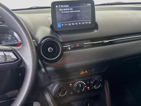 Used 2019 Toyota Yaris L image 18