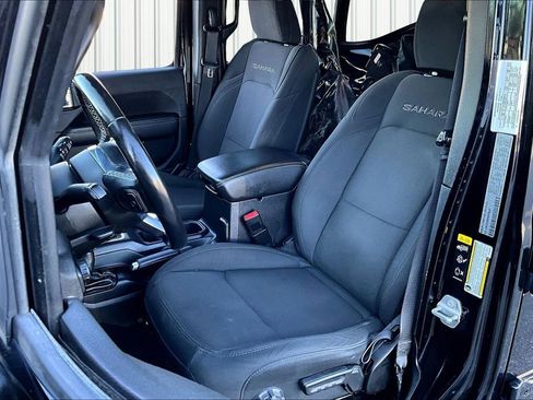 Used 2021 Jeep Wrangler Unlimited Sahara w/ Uconnect 4C Nav & Sound Group image 21