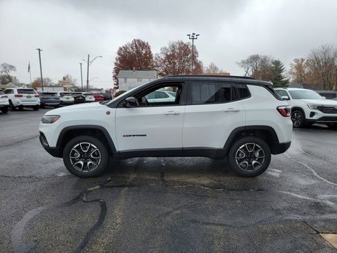 Used 2024 Jeep Compass Trailhawk image 4