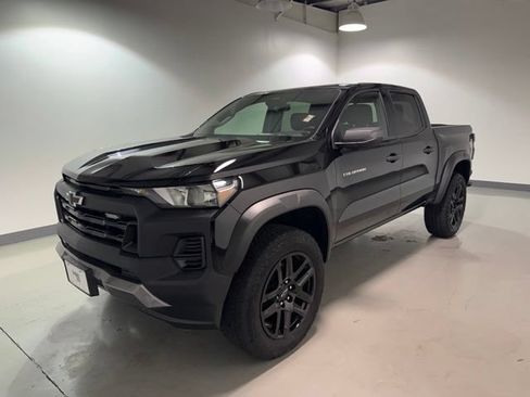 Used 2025 Chevrolet Colorado Trail Boss AWD/4WD image 3