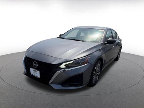 Used 2025 Nissan Altima 2.5 SV FWD image 7