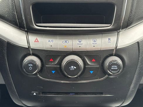 Used 2020 Dodge Journey SE FWD image 33