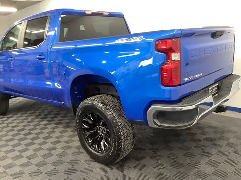 Used 2025 Chevrolet Silverado 1500 LT AWD/4WD image 3