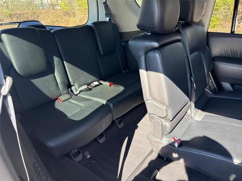 Used 2017 INFINITI QX80 w/ Driver Assistance Package image 26