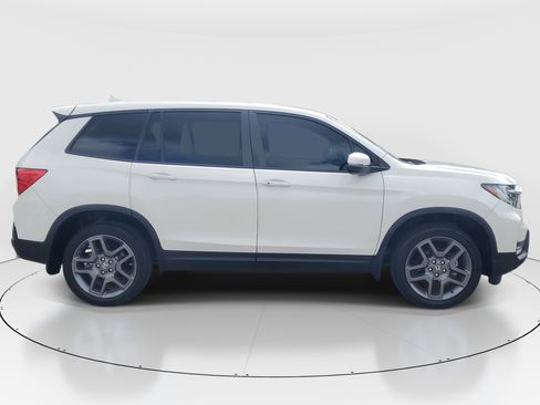 Used 2023 Honda Passport EX-L image 2