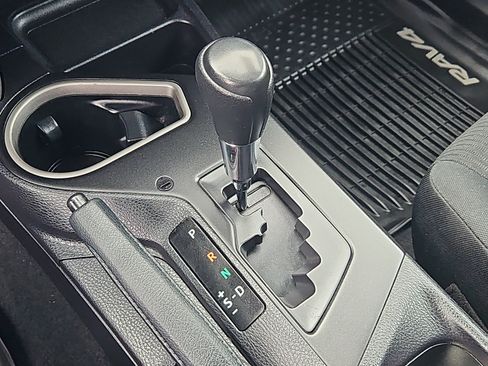 Used 2017 Toyota RAV4 LE image 14