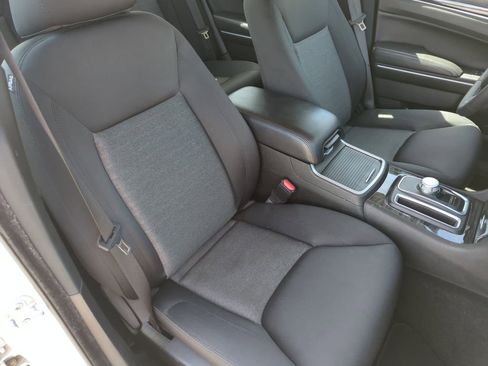 Used 2022 Chrysler 300 Touring image 32