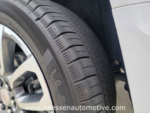 Used 2023 GMC Acadia Denali AWD/4WD image 32
