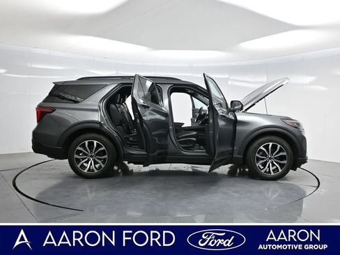 Used 2025 Ford Explorer ST-Line w/ Premium Package RWD image 4