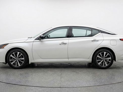 Used 2025 Nissan Altima 2.5 SV image 5