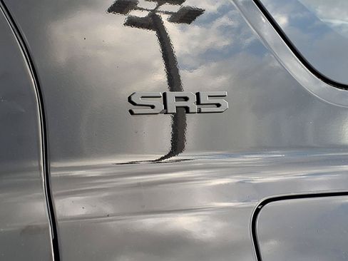 Used 2025 Toyota 4Runner SR5 AWD/4WD image 31