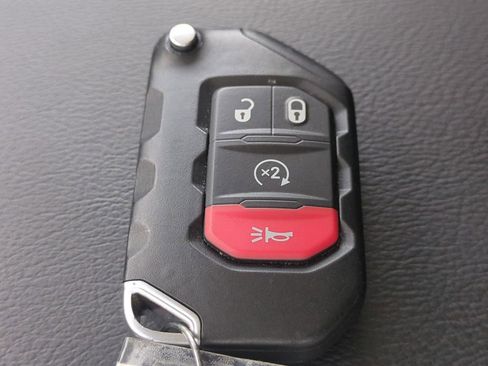 Used 2025 Jeep Wrangler Unlimited Sahara AWD/4WD image 31