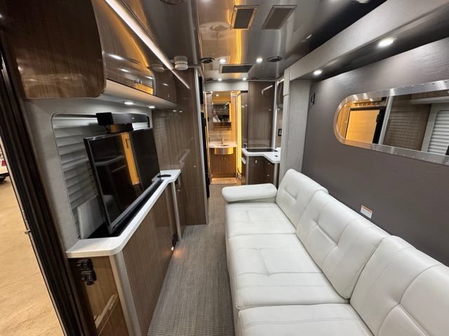 Used 2018 Mercedes-Benz Sprinter 3500 image 31