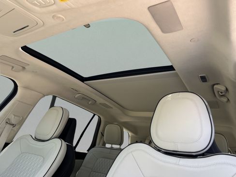 Certified 2024 Lincoln Aviator Black Label w/ Class IV Trailer Tow Package AWD/4WD image 22