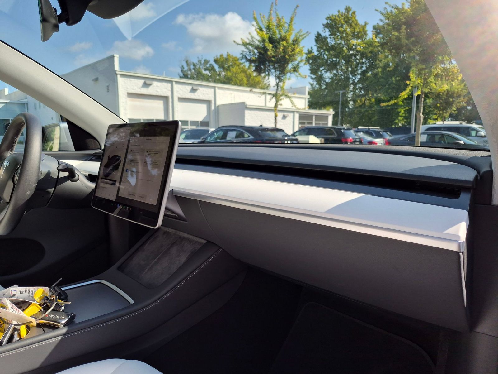 Used 2025 Tesla Model Y Long Range RWD image 39