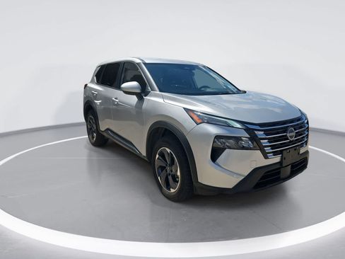 Used 2025 Nissan Rogue SV AWD/4WD image 2