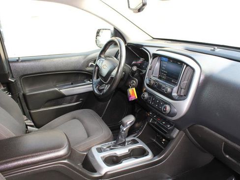 Used 2022 Chevrolet Colorado LT w/ Fleet Safety Package image 18