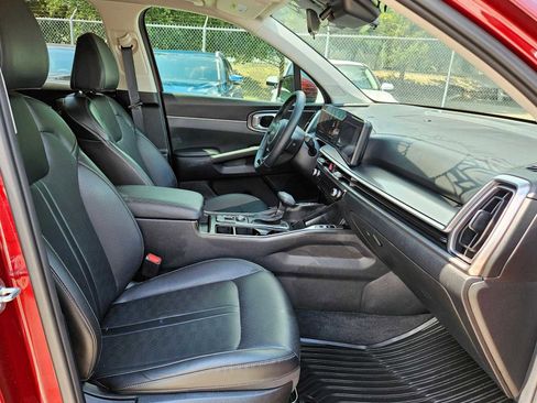 Certified 2025 Kia Sorento S w/ Panoramic Sunroof Package image 19