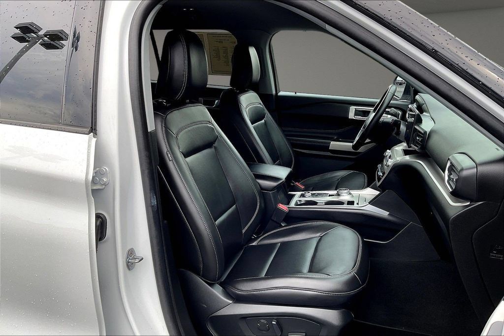 Used 2024 Ford Explorer XLT w/ Equipment Group 202A AWD/4WD image 33