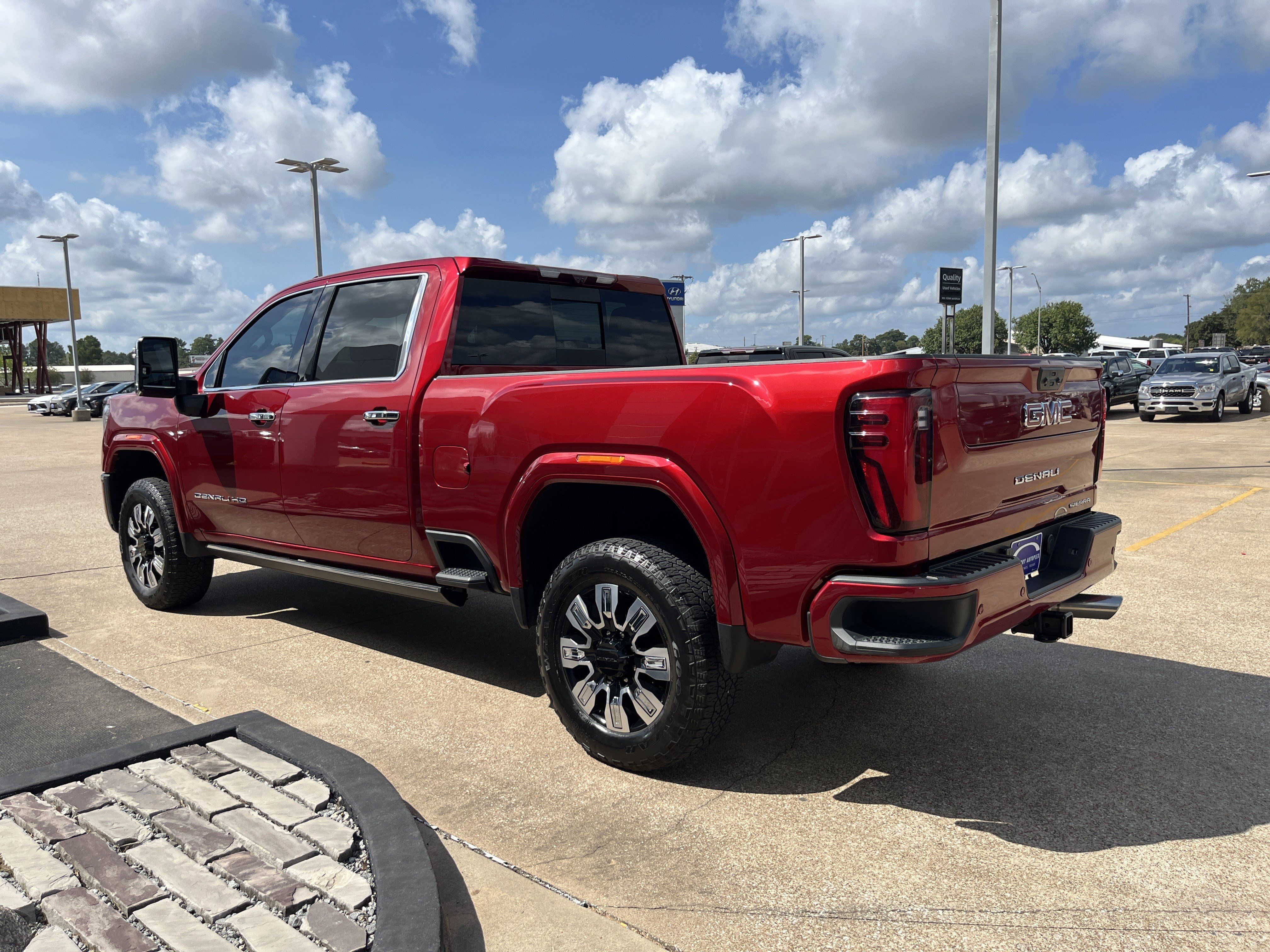 Used 2024 GMC Sierra 2500 Denali w/ Denali Reserve Package AWD/4WD image 4