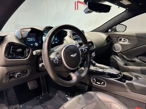 Used 2020 Aston Martin V8 Vantage Coupe image 18