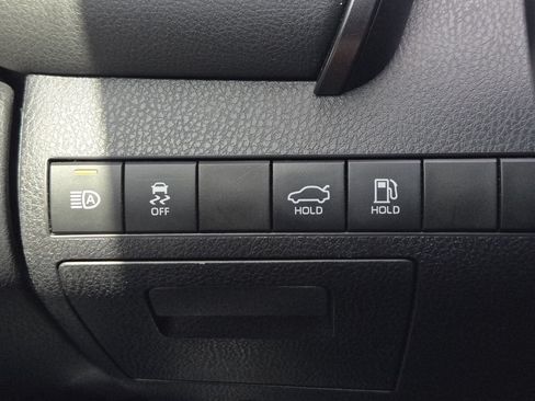 Used 2019 Toyota Camry XSE FWD image 17