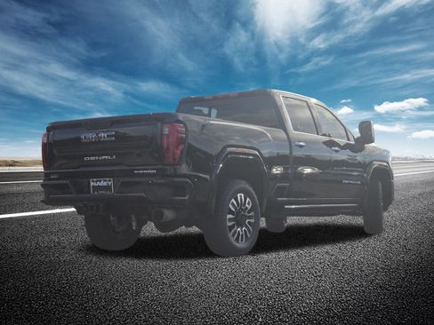 New 2026 GMC Sierra 2500 Denali Ultimate w/ LPO, Black Badging Package image 24
