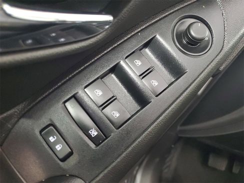 Used 2018 Chevrolet Trax LT w/ LT Convenience Package image 16