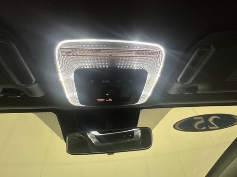 Used 2025 Toyota Prius Plug-In Hybrid image 14