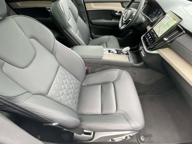 Certified 2025 Volvo XC90 B5 Plus AWD/4WD image 16