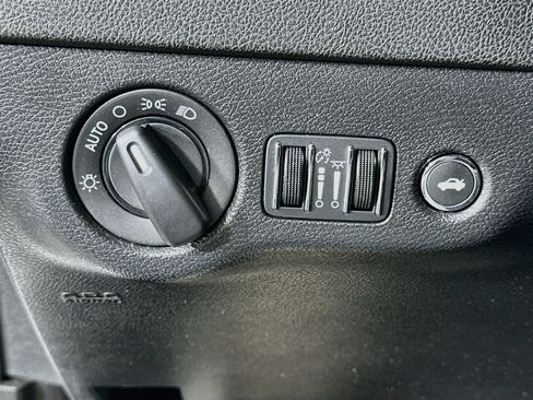Used 2022 Dodge Charger SXT w/ Leather Interior Group RWD image 17