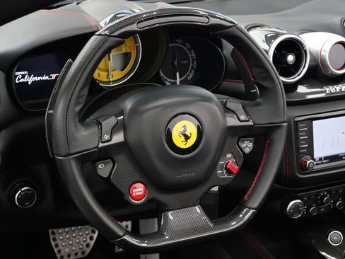 Used 2015 Ferrari California T RWD image 15