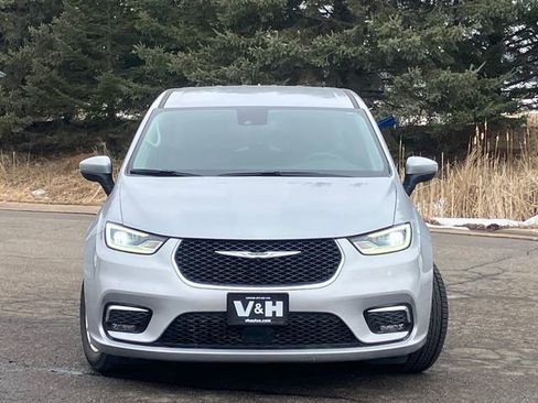 Used 2023 Chrysler Pacifica Touring-L image 26