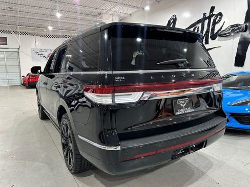 Used 2022 Lincoln Navigator Reserve image 3