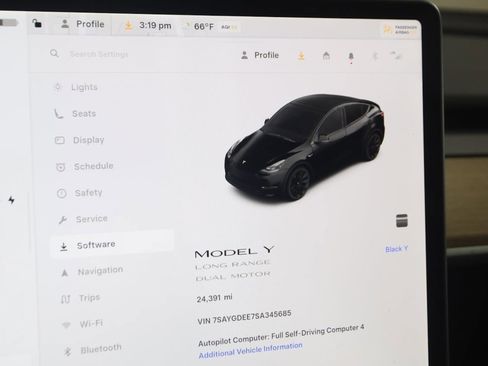 Used 2025 Tesla Model Y Long Range image 19