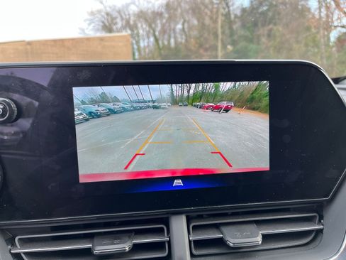 Used 2025 Chevrolet Trax LT image 17