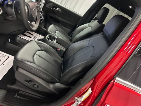 New 2026 Chrysler Pacifica Select image 10