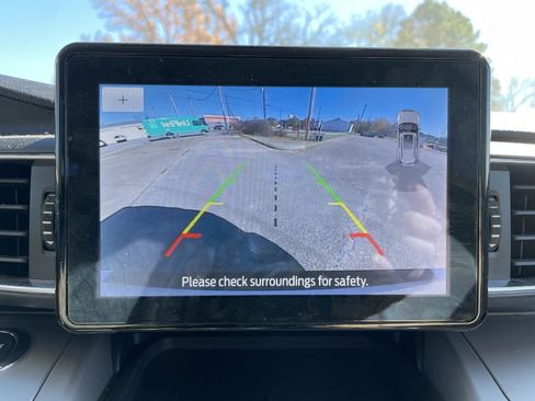 Used 2022 Ford Explorer XLT image 20