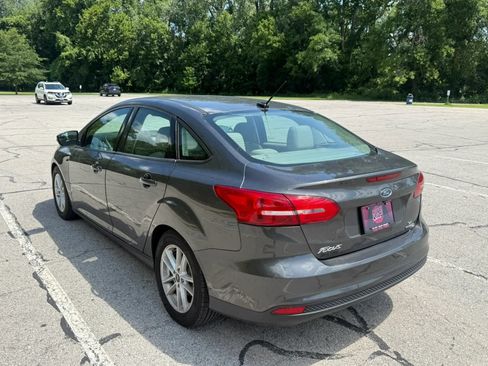 Used 2016 Ford Focus SE w/ SE Power Seat Package FWD image 7