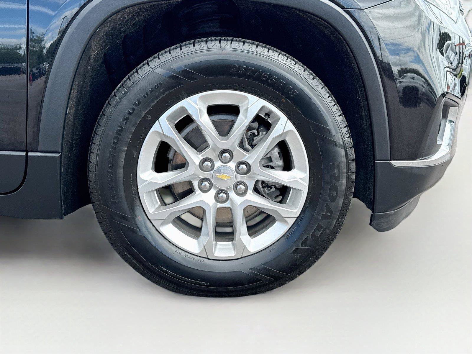 Used 2021 Chevrolet Traverse LT FWD image 36