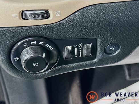 Used 2018 Jeep Cherokee Limited AWD/4WD image 12