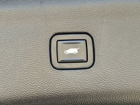 Used 2018 Buick Enclave Premium w/ Experience Buick Package FWD image 34