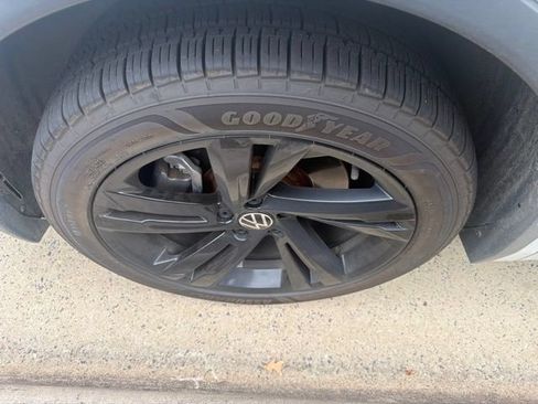 Used 2023 Volkswagen Tiguan SE R-Line FWD image 6