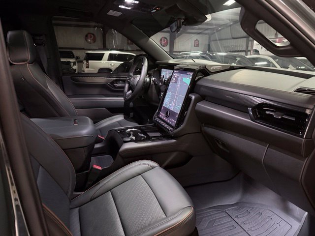 Used 2026 GMC Yukon XL AT4 w/ AT4 Premium Plus Package AWD/4WD image 18